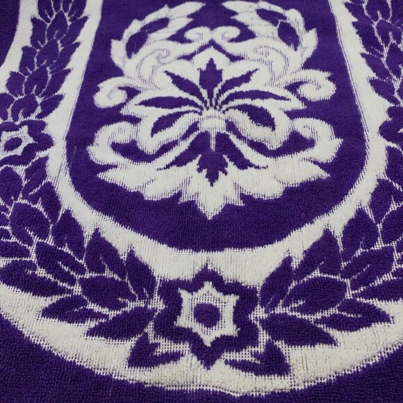Vintage Fieldcrest Bath Towel Purple White Floral Fringed USA 45 X 25 in Retro - Picture 7 of 16